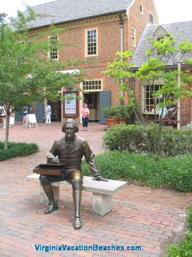 Ben Franklin Statue - Williamsburg Colony Villiage - Virginia